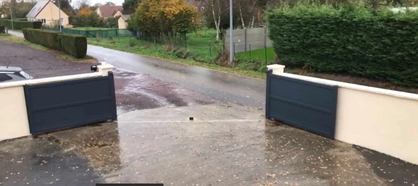 Pose d'un portail aluminium Kostum avec motorisation Somfy à Fontenay-le-Fleury