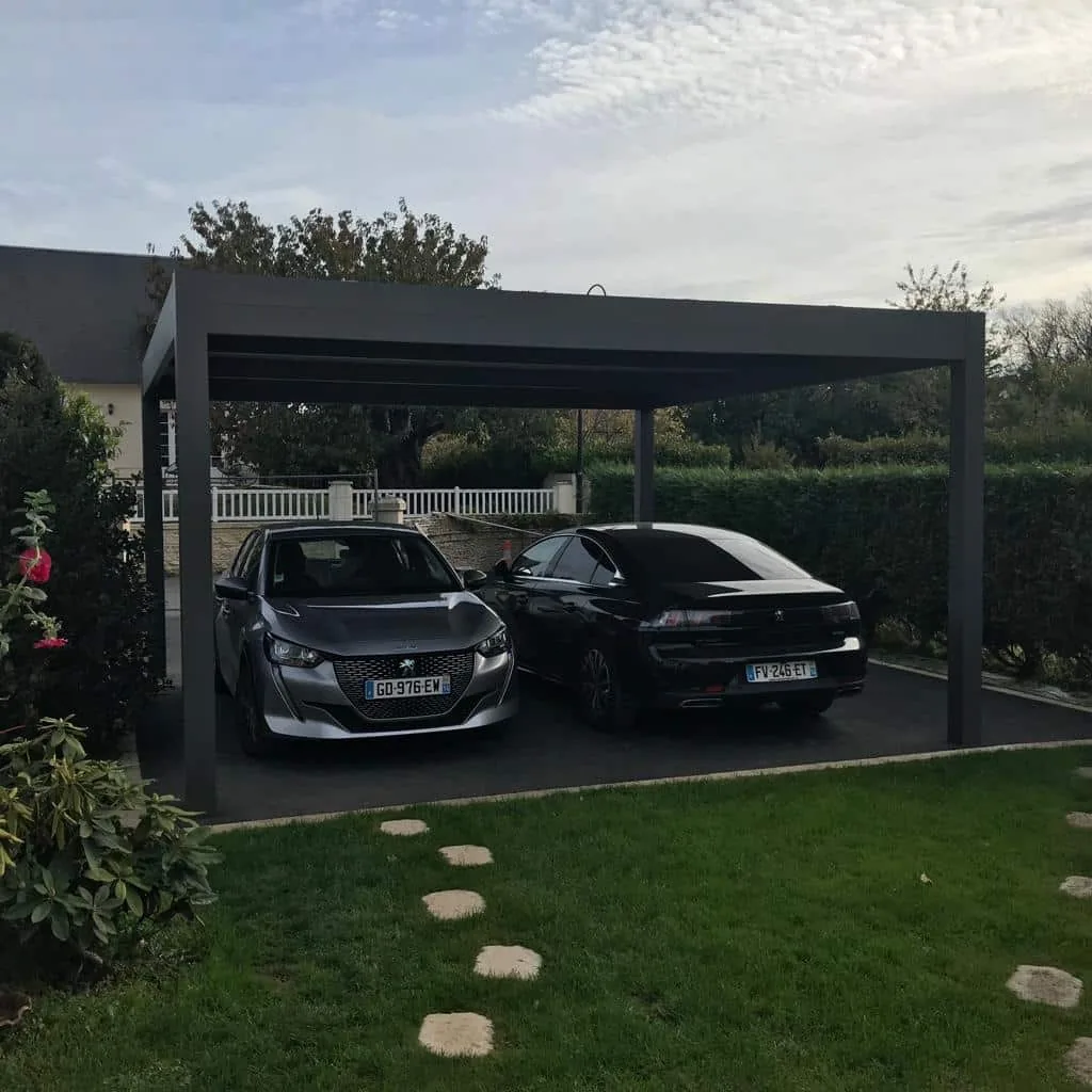 Pose d’un carport Soko pour abriter des voitures à Maule