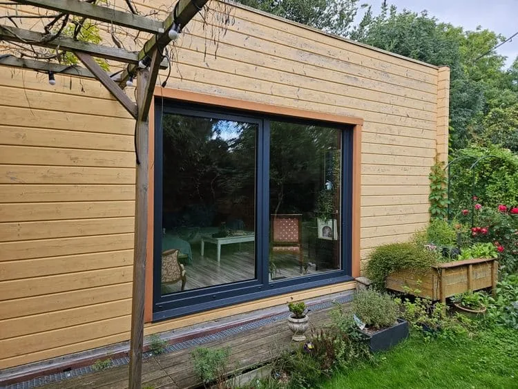 Installation d'une baie vitrée mixte bois-alu en Île-de-France — photo 2